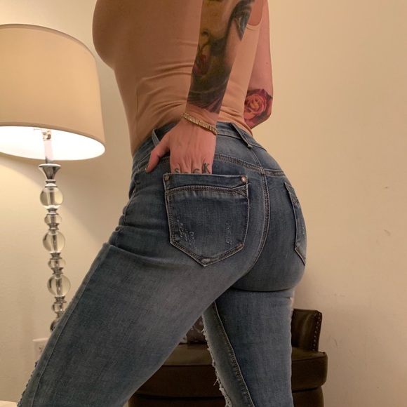 Ultimate mid rise distressed skinnies for spring - Picture 3 of 8